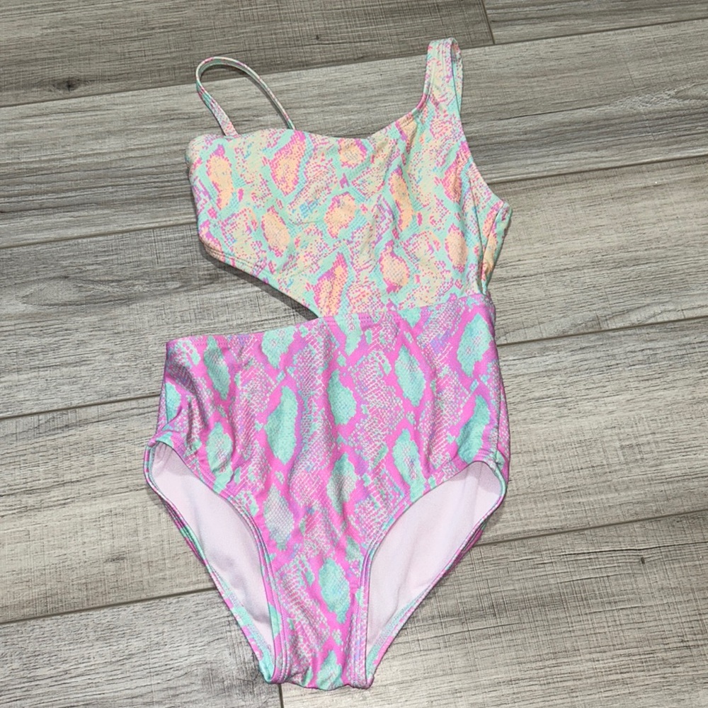 Girl Cat and Jack One Piece snake print swimsuit in size 6/6x